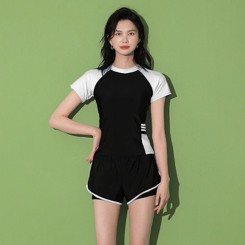 Maillot de bain, tenue de spor - Sports Equipment With A avis et prix